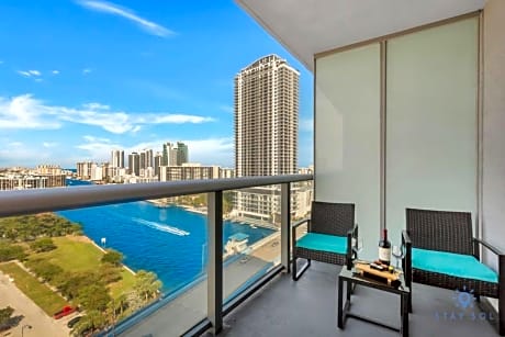 Spectacular View with Balcony, Pool, Near Beach