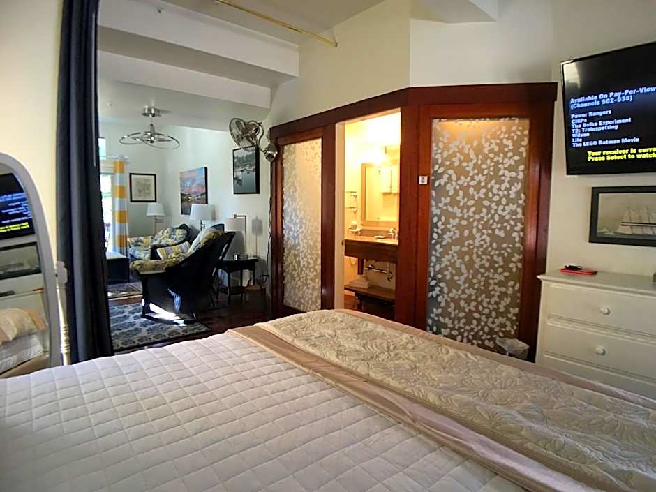 Camden Riverhouse Hotel and Inn