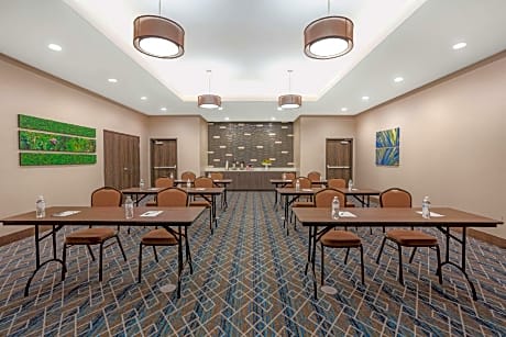 La Quinta Inn and Suites by Wyndham Houston Spring South