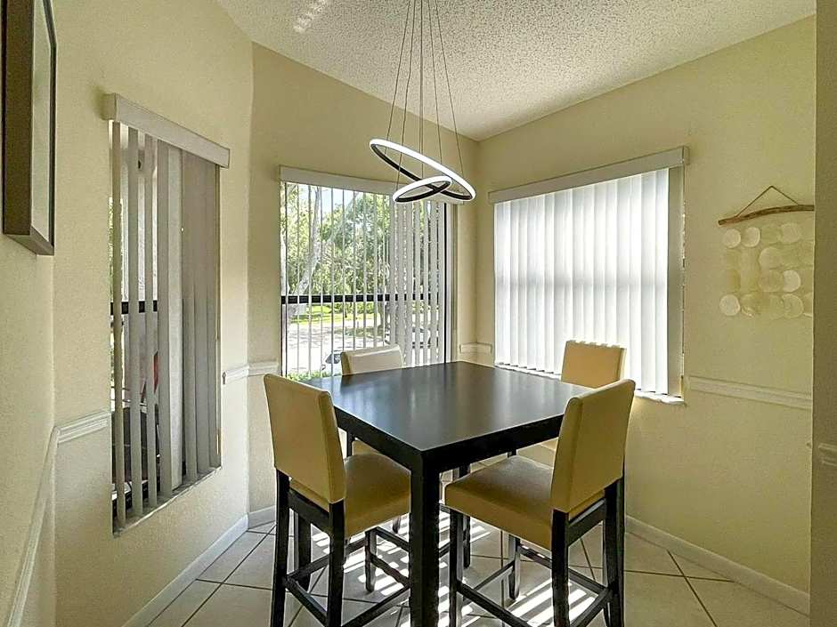 Spacious Shorewalk 2B-2B Condo near Anna Maria Island, Beaches & IMG Academy
