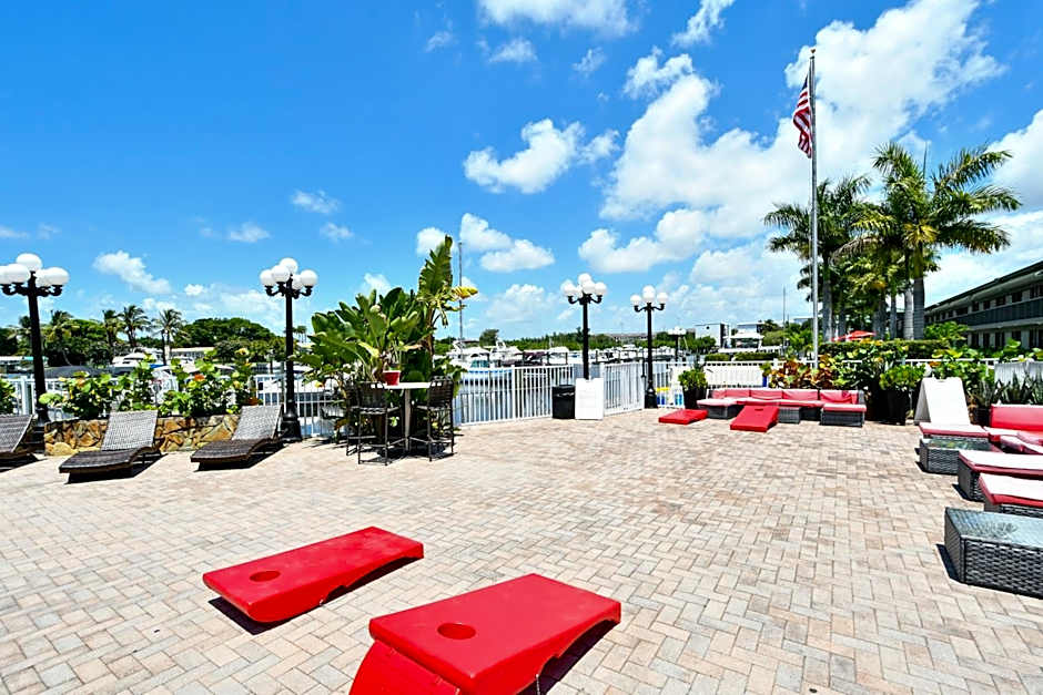 Remodeled, Huge Pool, Tiki Bar & Grill, Quiet Room