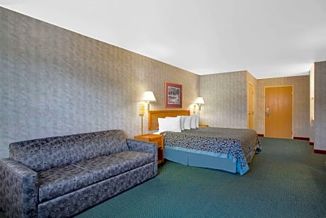 Deluxe King Studio Suite - Non-Smoking