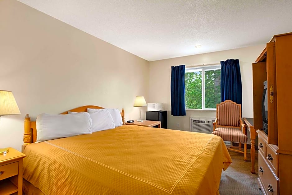 Travelodge by Wyndham Port of Tacoma WA