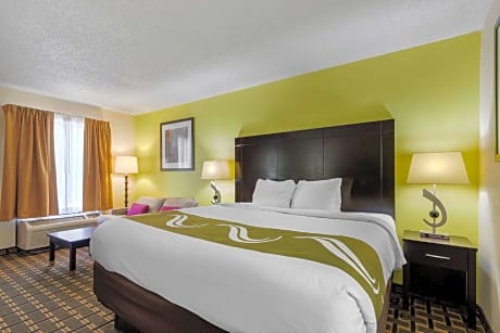 1 King Bed, Nonsmoking, Accessible