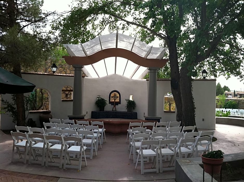 Lundeen Inn of the Arts