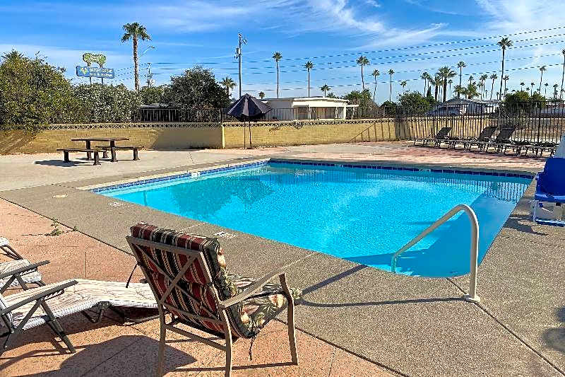 Desert Grove Inn and Suites