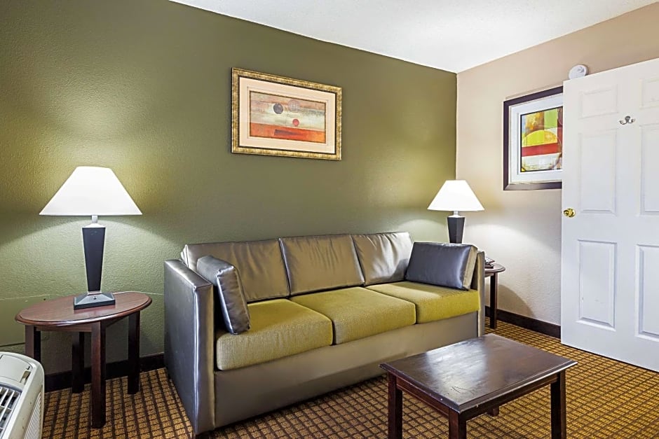 Quality Inn & Suites Greenville - Haywood Mall