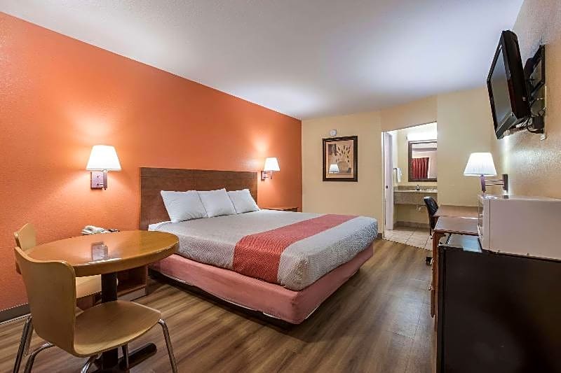 Rodeway Inn & Suites