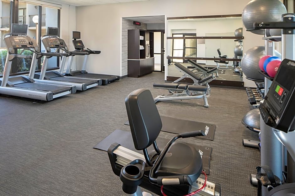 Courtyard by Marriott Memphis East/Park Avenue