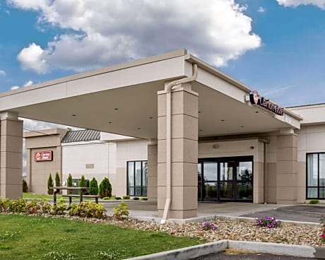 Clarion Hotel Beachwood-Cleveland