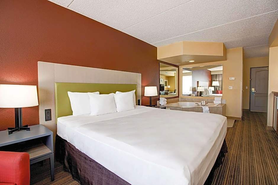 Comfort Inn & Suites St. Paul Northeast