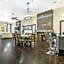 Modern 4BR Penthouse in Downtown by Hosteeva