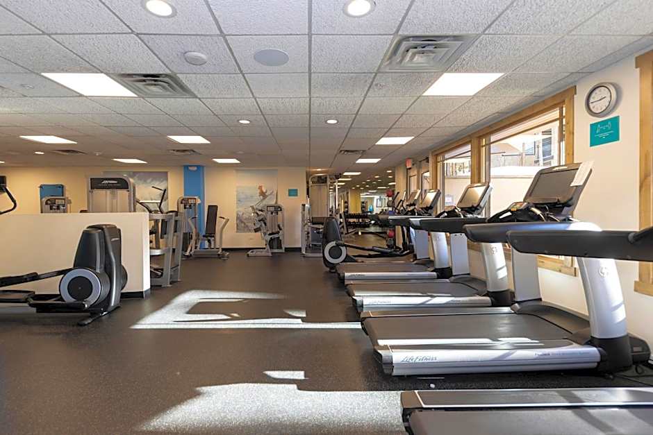 NEW! Marriott Slope View Ski & Golf Luxury Studio Sleeps 4 Full kitchen, Amenities & Parking