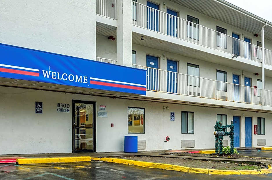 Motel 6-Warren, MI - Detroit East