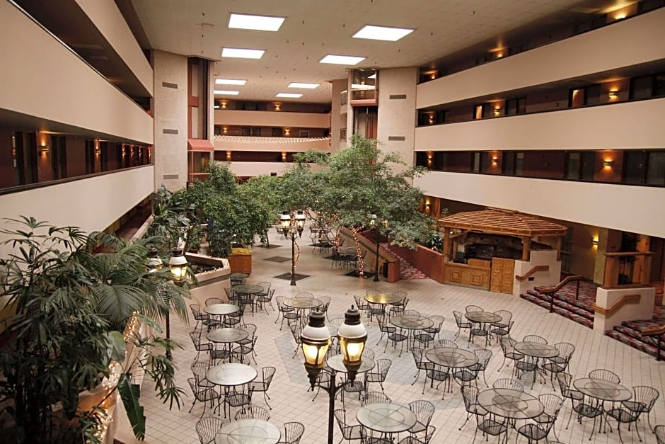 Ramada by Wyndham Viscount Suites Tucson East