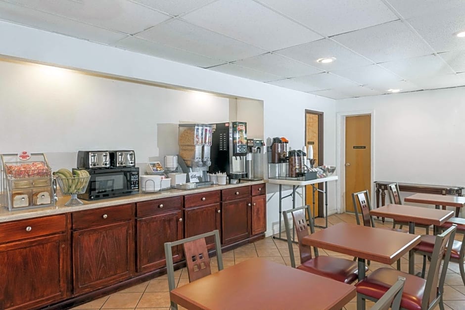 Super 8 by Wyndham Pompano Beach