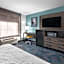 La Quinta Inn & Suites by Wyndham Greensboro