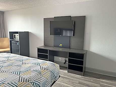 Quadruple Room - Disability Access - Roll in Shower