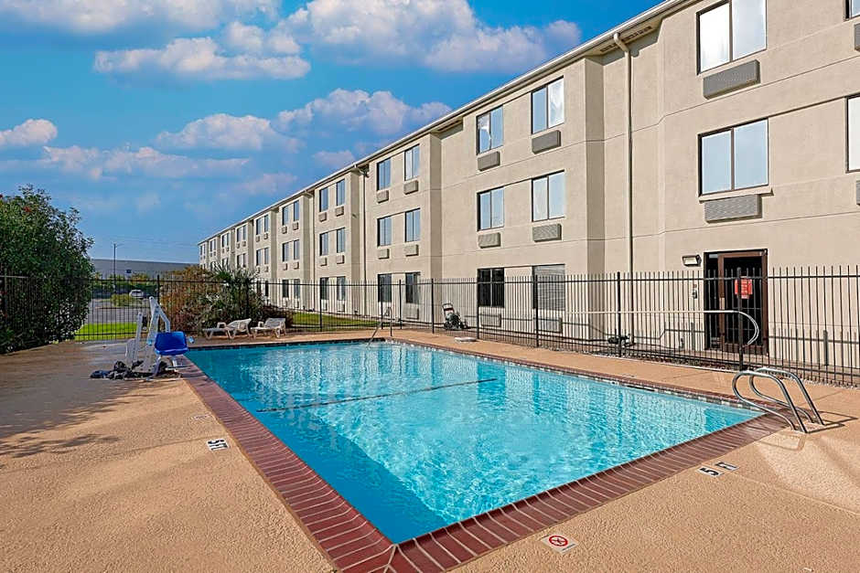 GreenTree Inn - IAH Airpot JFK Blvd