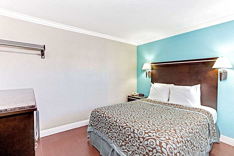 Cabana Inn & Suites