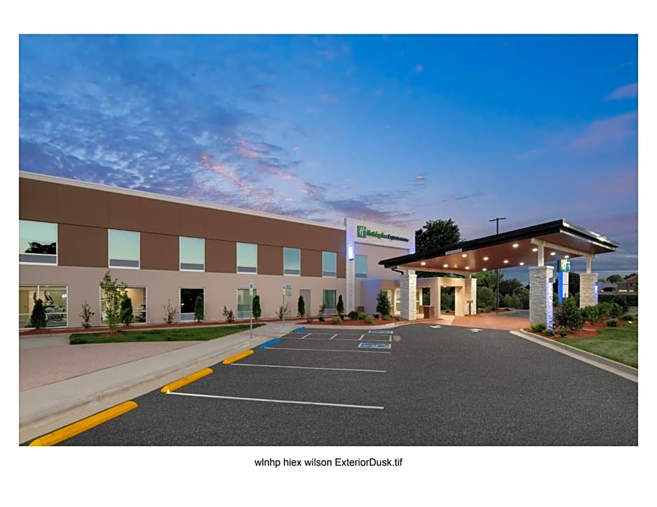 Holiday Inn Express & Suites Wilson I-95, an IHG Hotel