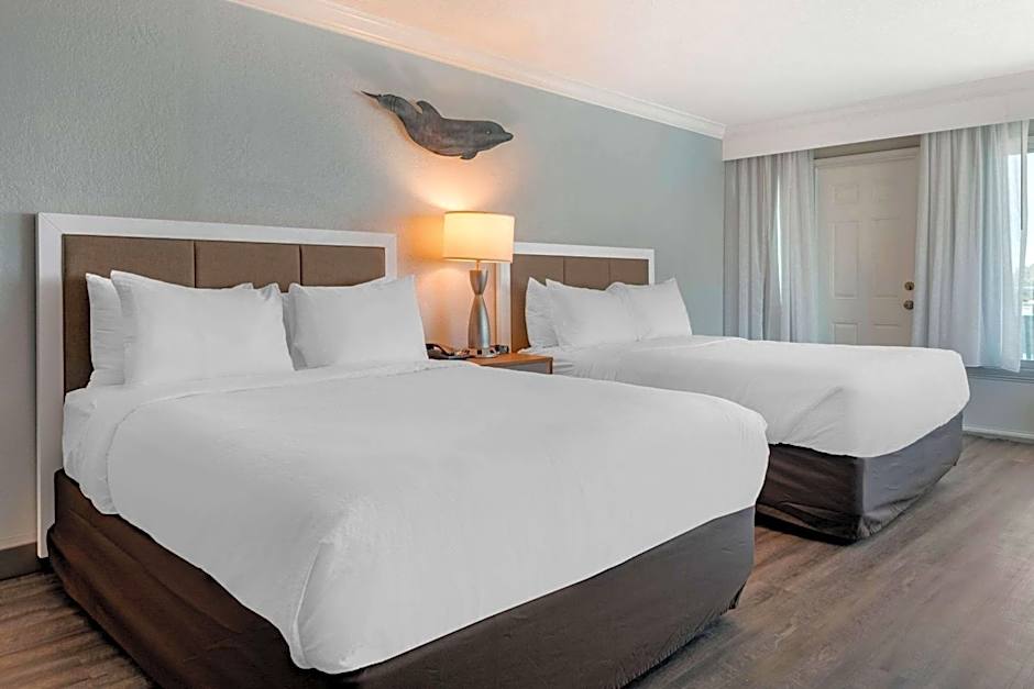 Winter the Dolphin's Beach Club, Ascend Hotel Collection