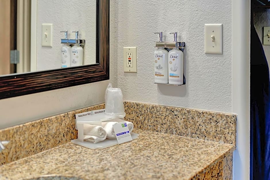 Holiday Inn Express Hotel & Suites Beatrice