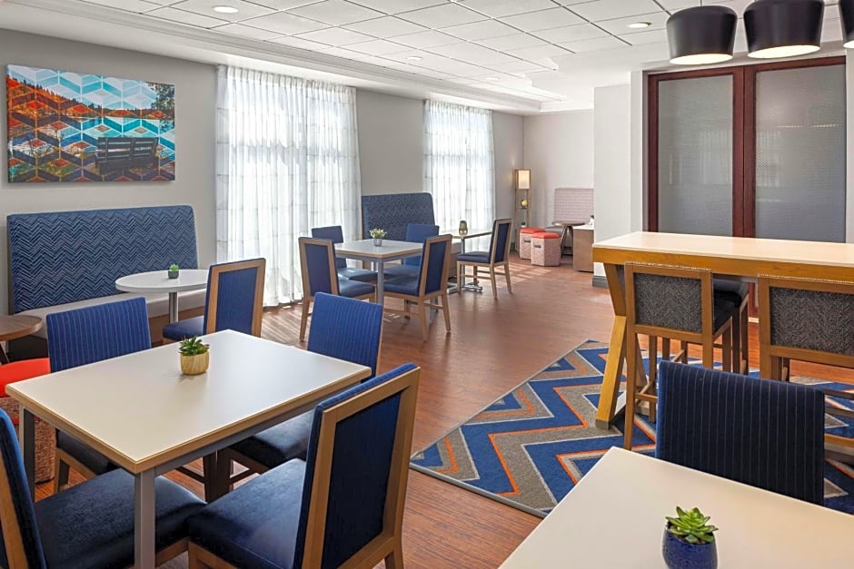 Hampton Inn By Hilton Fairmont