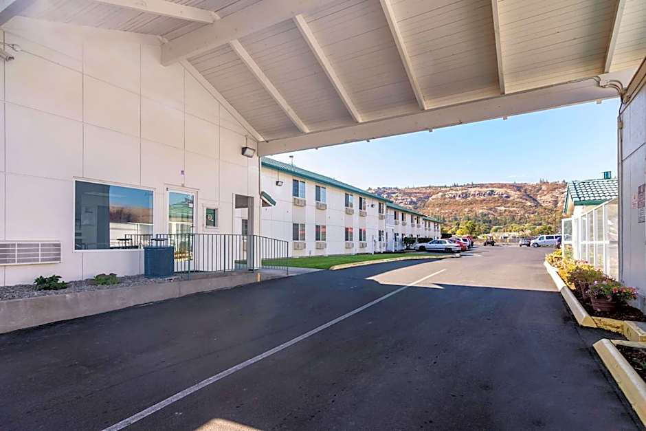 Motel 6-The Dalles, OR