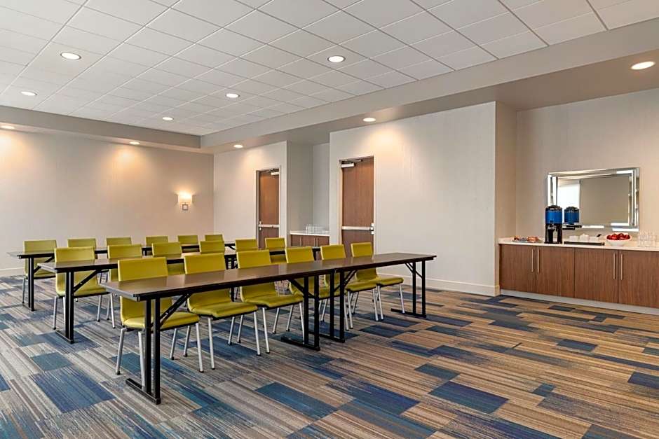 Holiday Inn Express & Suites - Dalton - Walnut Ave, an IHG Hotel