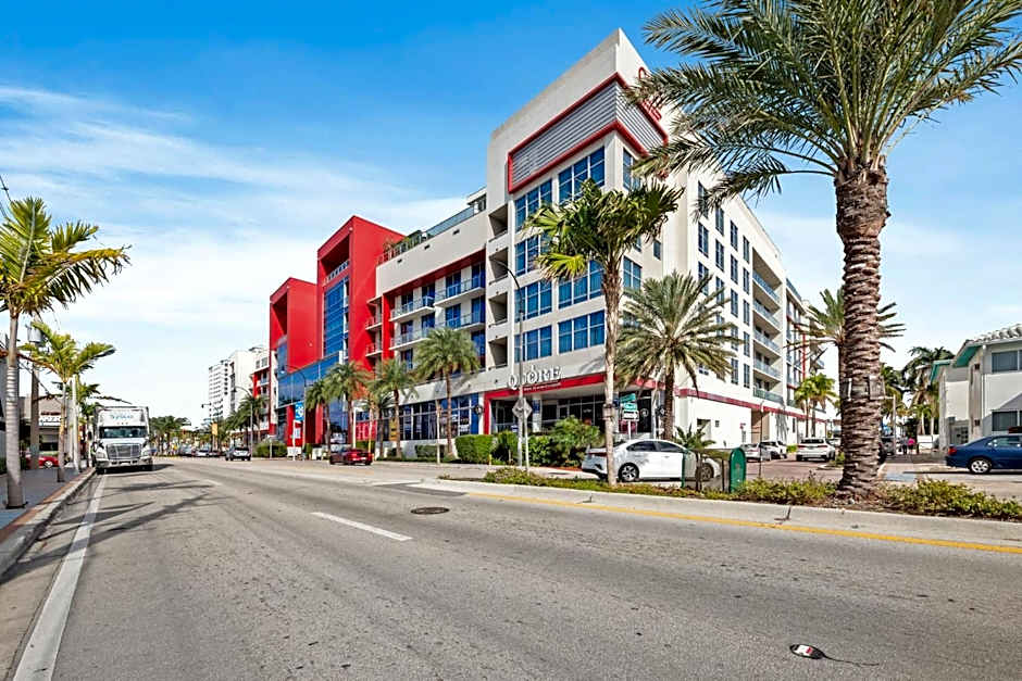Costa Hollywood Beach Studios