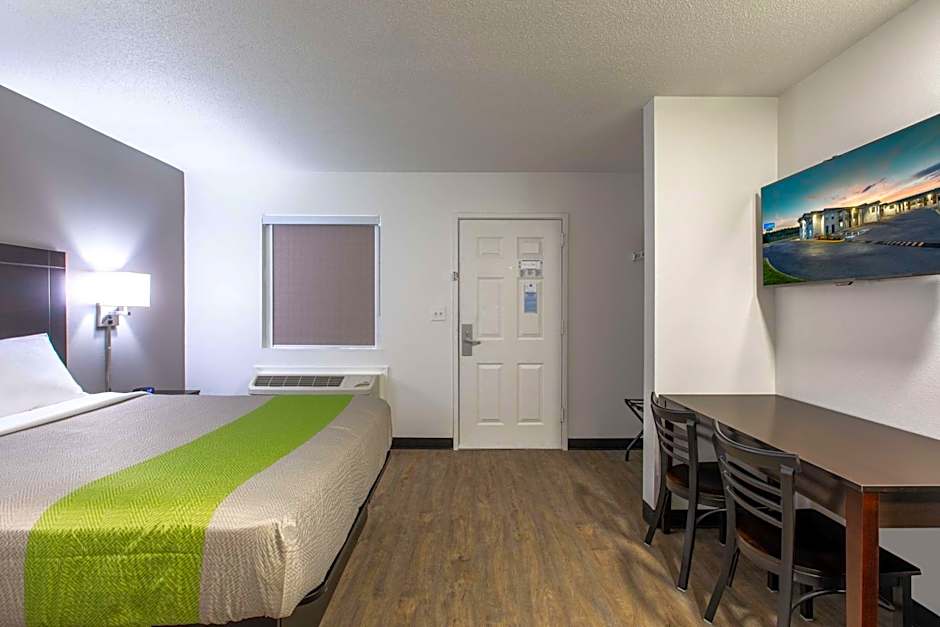 Studio 6-Greenville, SC - I-85 Near Downtown