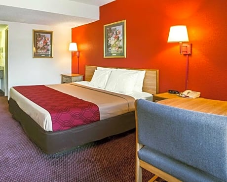 1 King Bed, Smoking