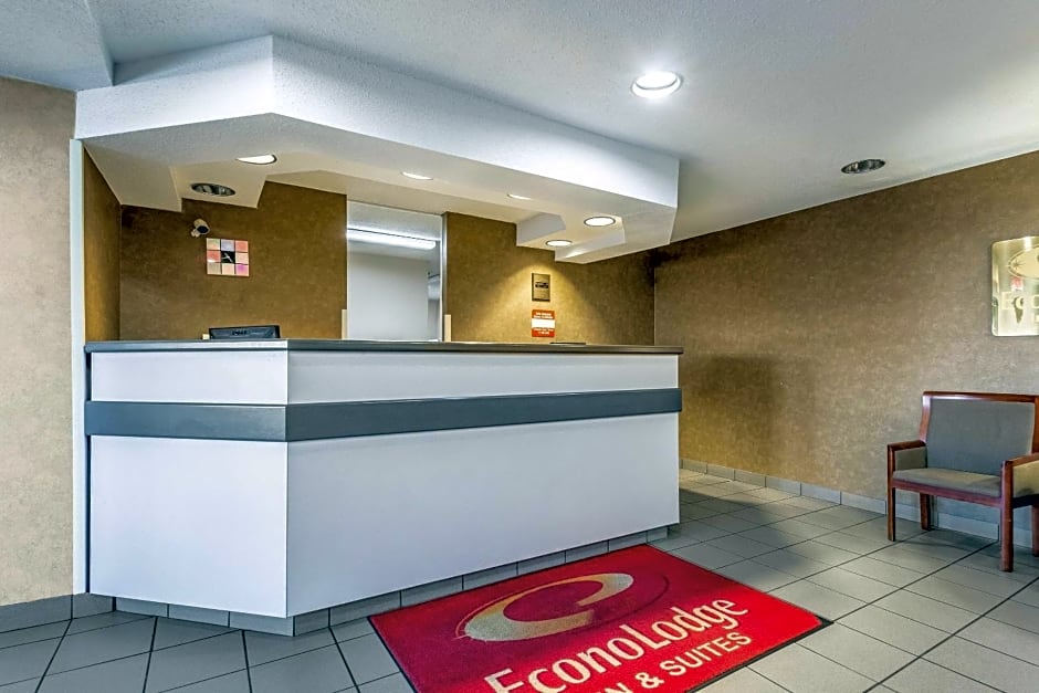 Econo Lodge Inn & Suites Evansville