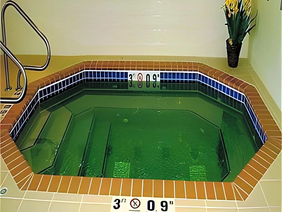 Holiday Inn Express Hotel & Suites Vermillion