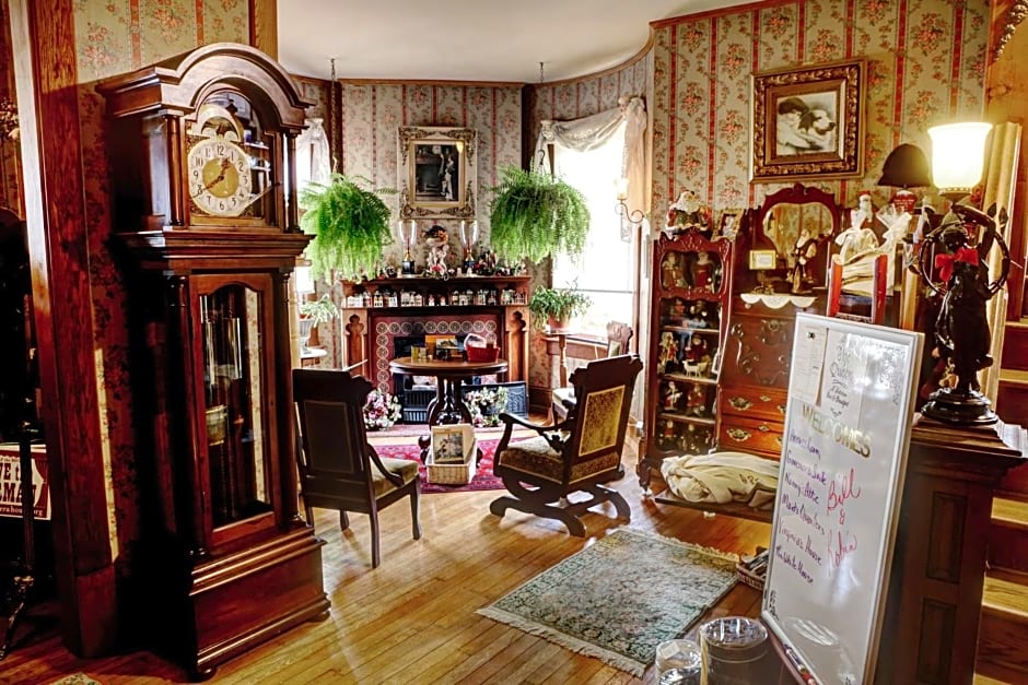 The Queen, A Victorian Bed & Breakfast