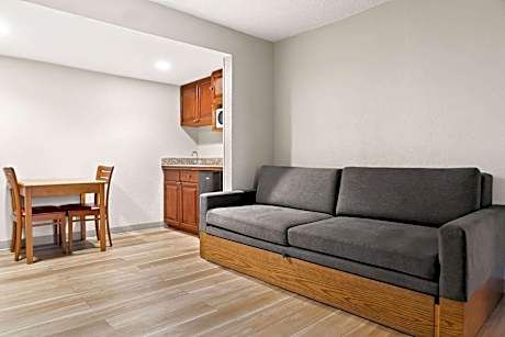 1 King Bed One-Bedroom Suite Non-Smoking