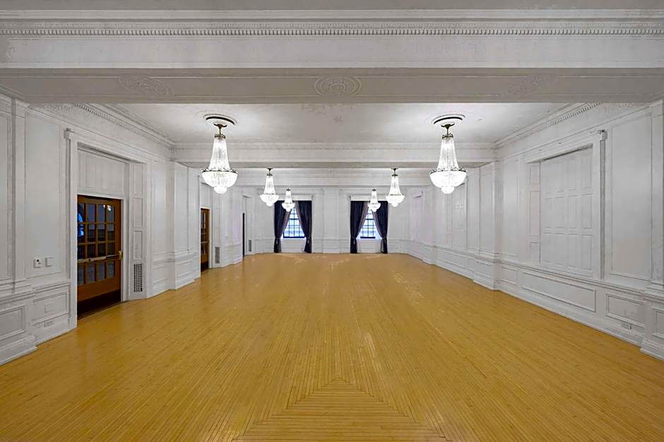 Hotel Fort Des Moines, Curio Collection by Hilton