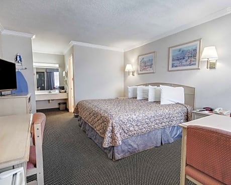 1 King Bed Nonsmoking