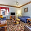 Econo Lodge Inn & Suites