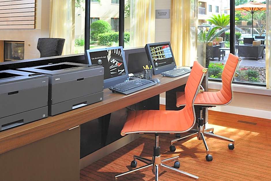 Courtyard by Marriott Houston Hobby Airport