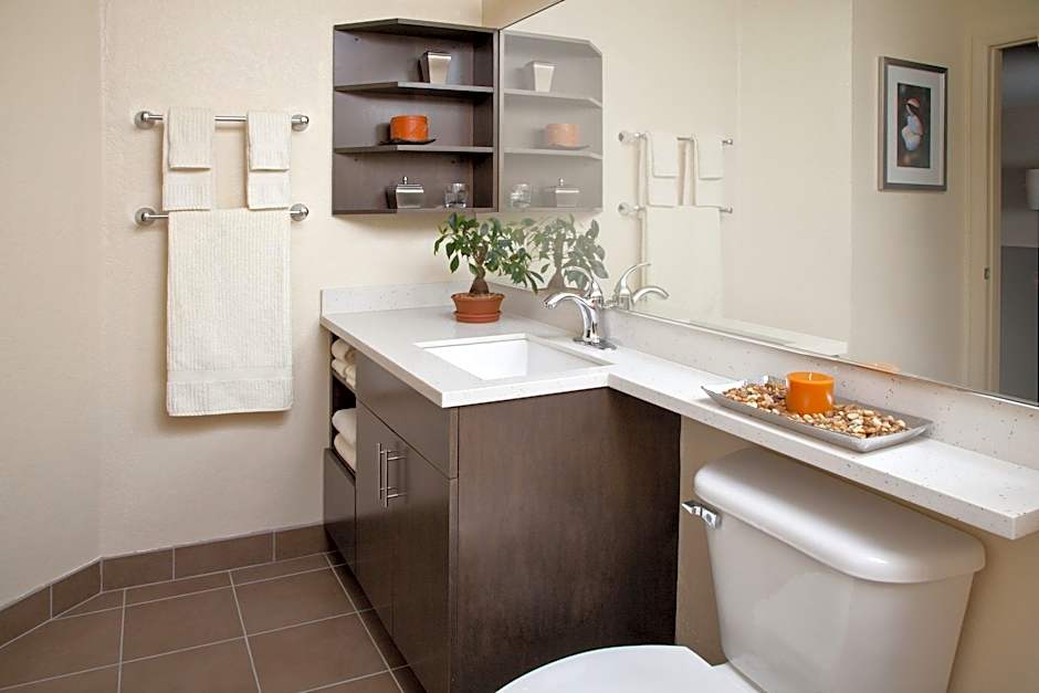 Candlewood Suites Lenexa - Overland Park Area