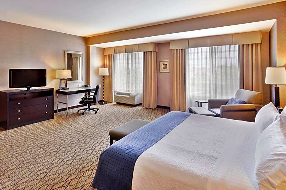 Holiday Inn Detroit Metro Airport, an IHG Hotel