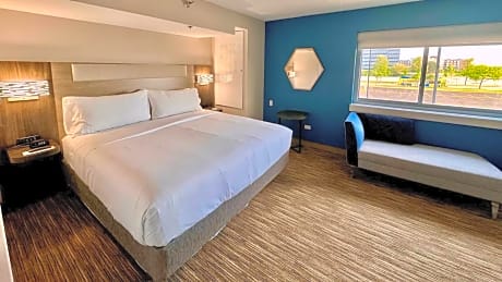 One Bedroom Suite with whirlpool 1 King