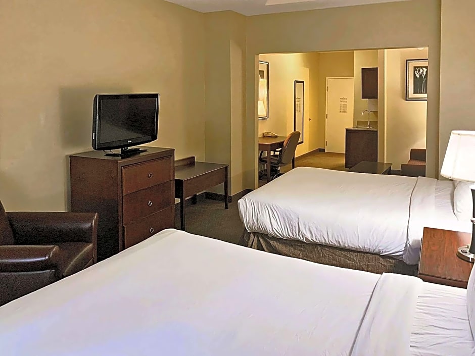 Rodeway Inn & Suites