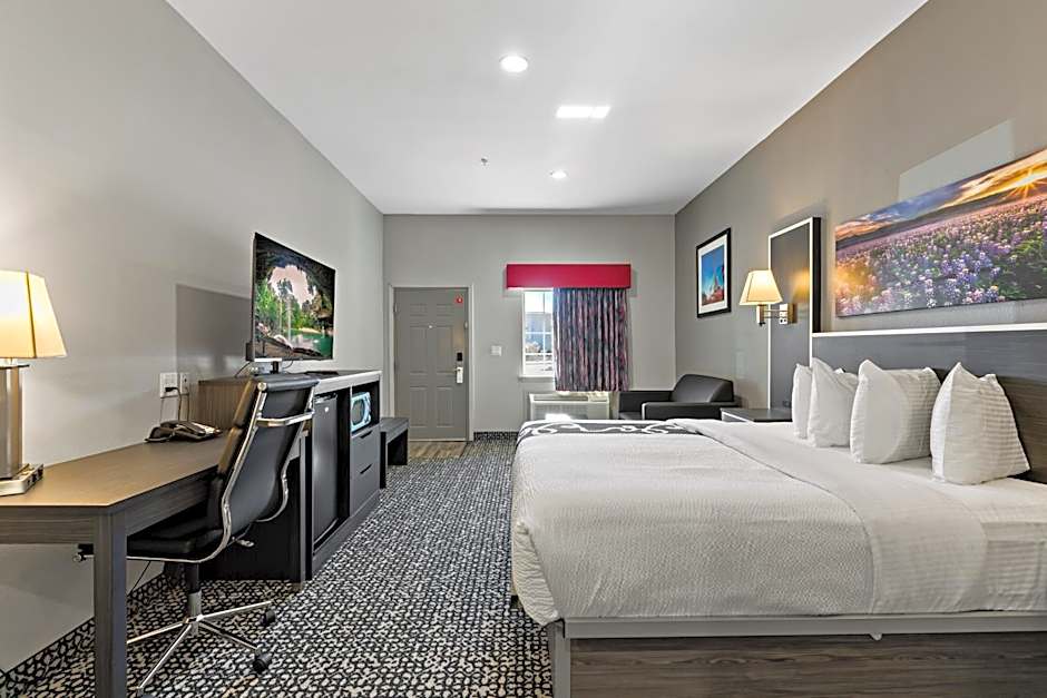 Paris Inn & Suites