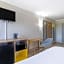 Days Inn & Suites by Wyndham Fayetteville NW Ft Bragg