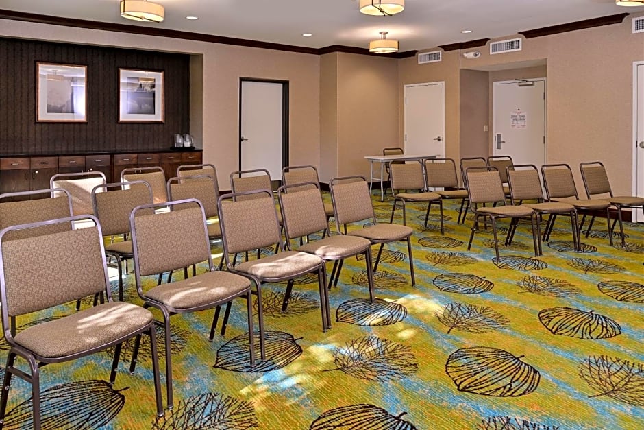 Holiday Inn Express Fresno River Park Highway 41
