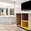 Days Inn & Suites by Wyndham Warren