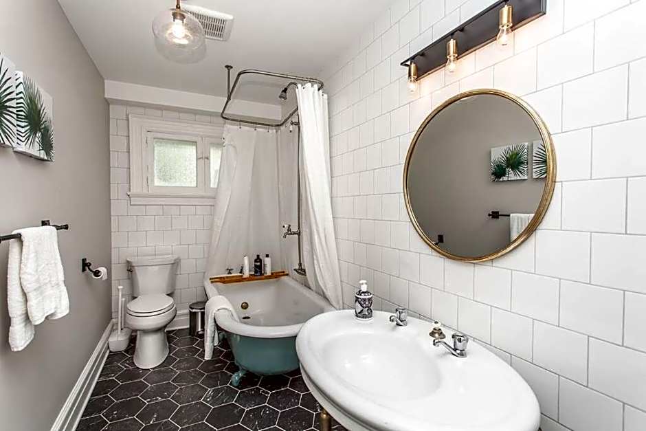 Boutique Serenity Quality Home @ downtown by the Shaw